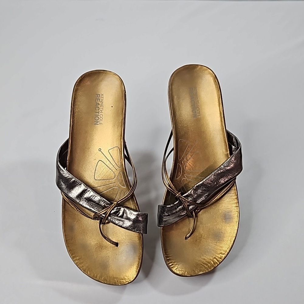 Kenneth Cole Reaction Yum Yum Bronze Metallic Thong Sandals Size 10